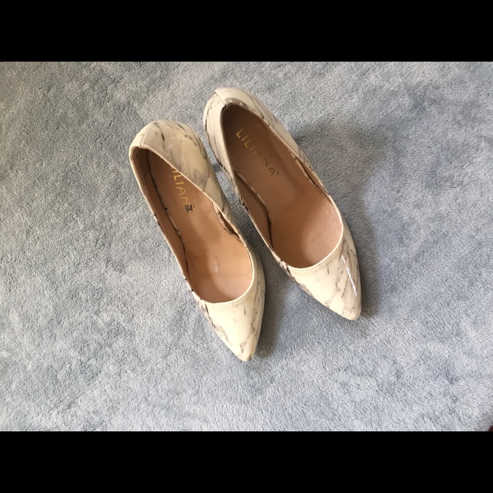 Marbel  patent leather pumps